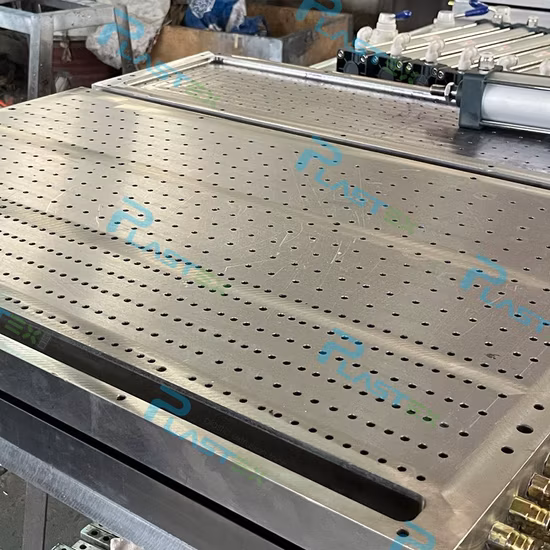 Extrusionsform für Kunststoff-Extrusionsprofilmaterialien